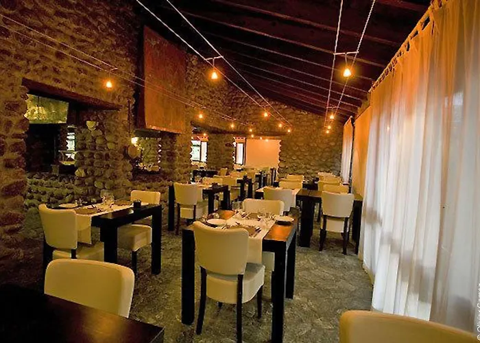 Restaurant & E Caselle מלון ונאקו