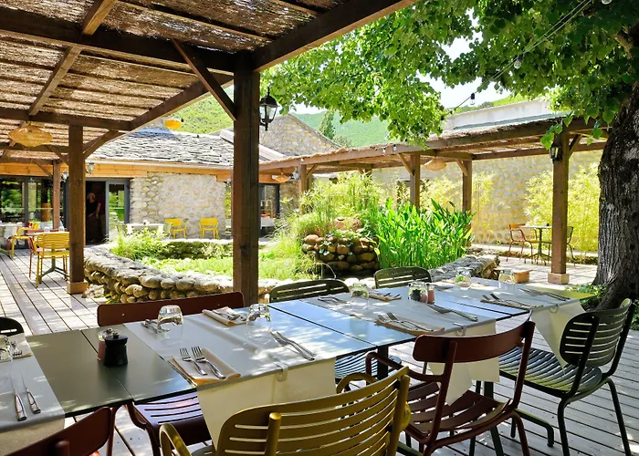 Restaurant & E Caselle מלון ונאקו